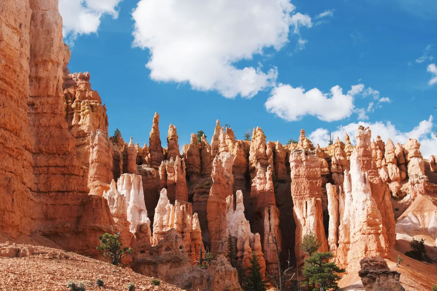 Hoodoos below the rim at Bryce Canyon